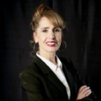 Headshot of Dr. Lynne Shaffer